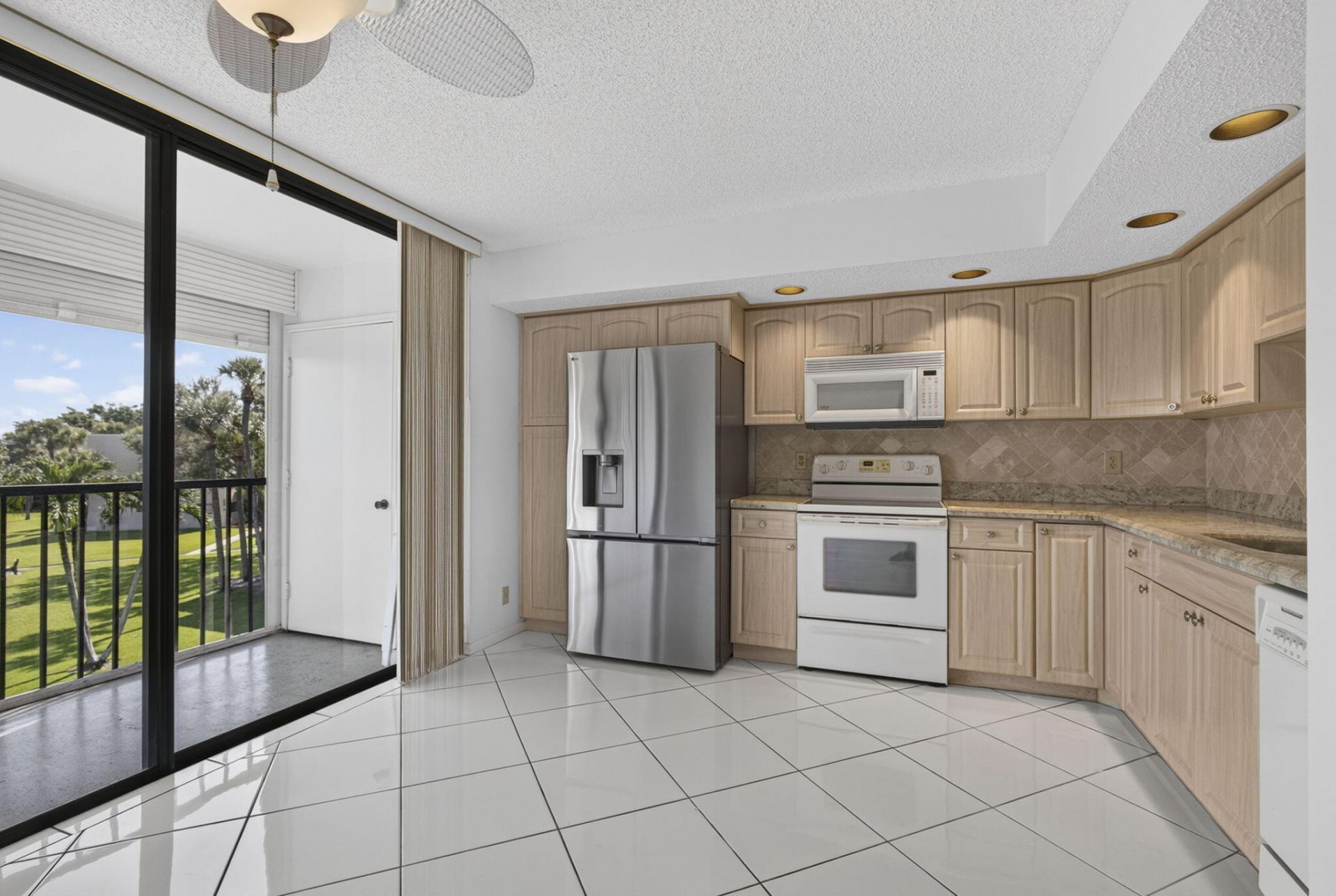 5340 Las Verdes Circle, Unit 307, Delray Beach, FL 33484 Photo