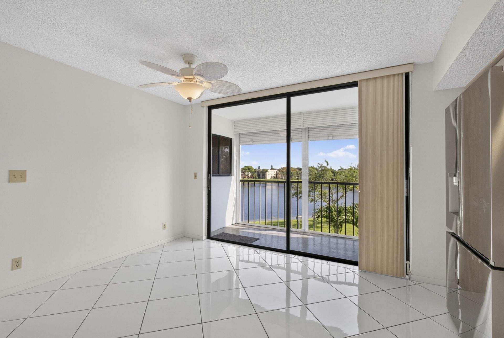 5340 Las Verdes Circle, Unit 307, Delray Beach, FL 33484 Photo