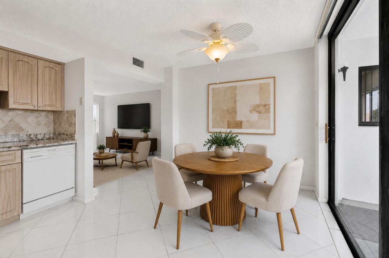 5340 Las Verdes Circle, Unit 307, Delray Beach, FL 33484 Photo