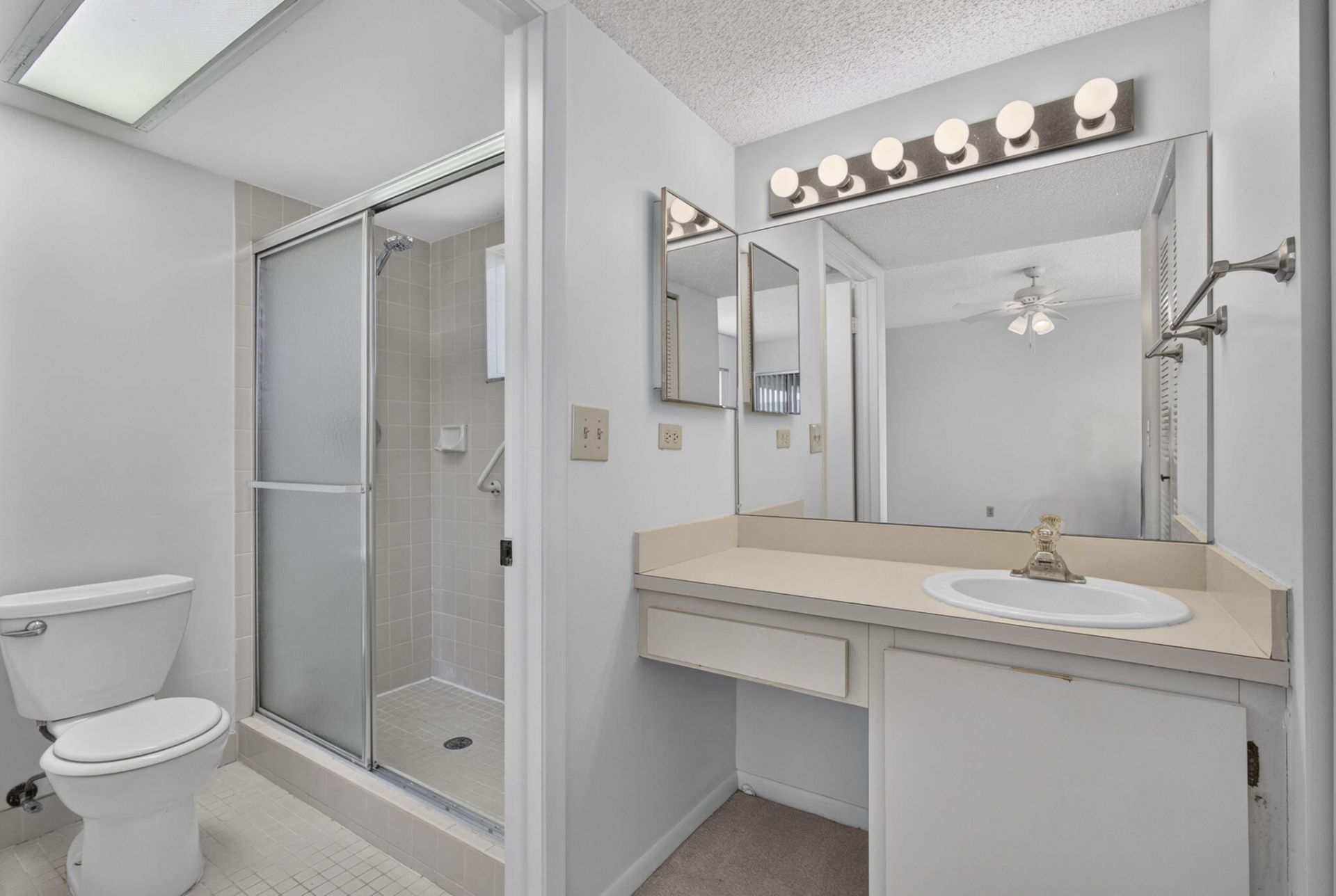 5340 Las Verdes Circle, Unit 307, Delray Beach, FL 33484 Photo