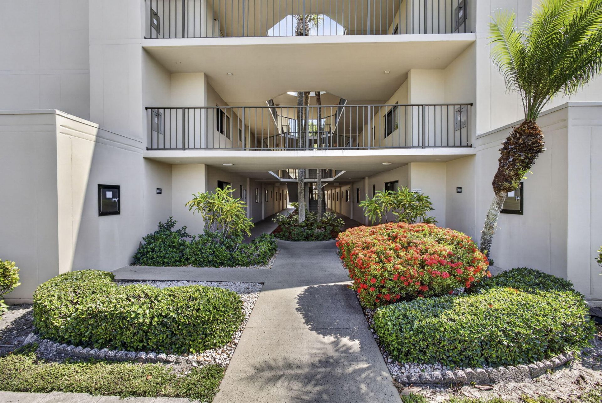 5340 Las Verdes Circle, Unit 307, Delray Beach, FL 33484 Photo