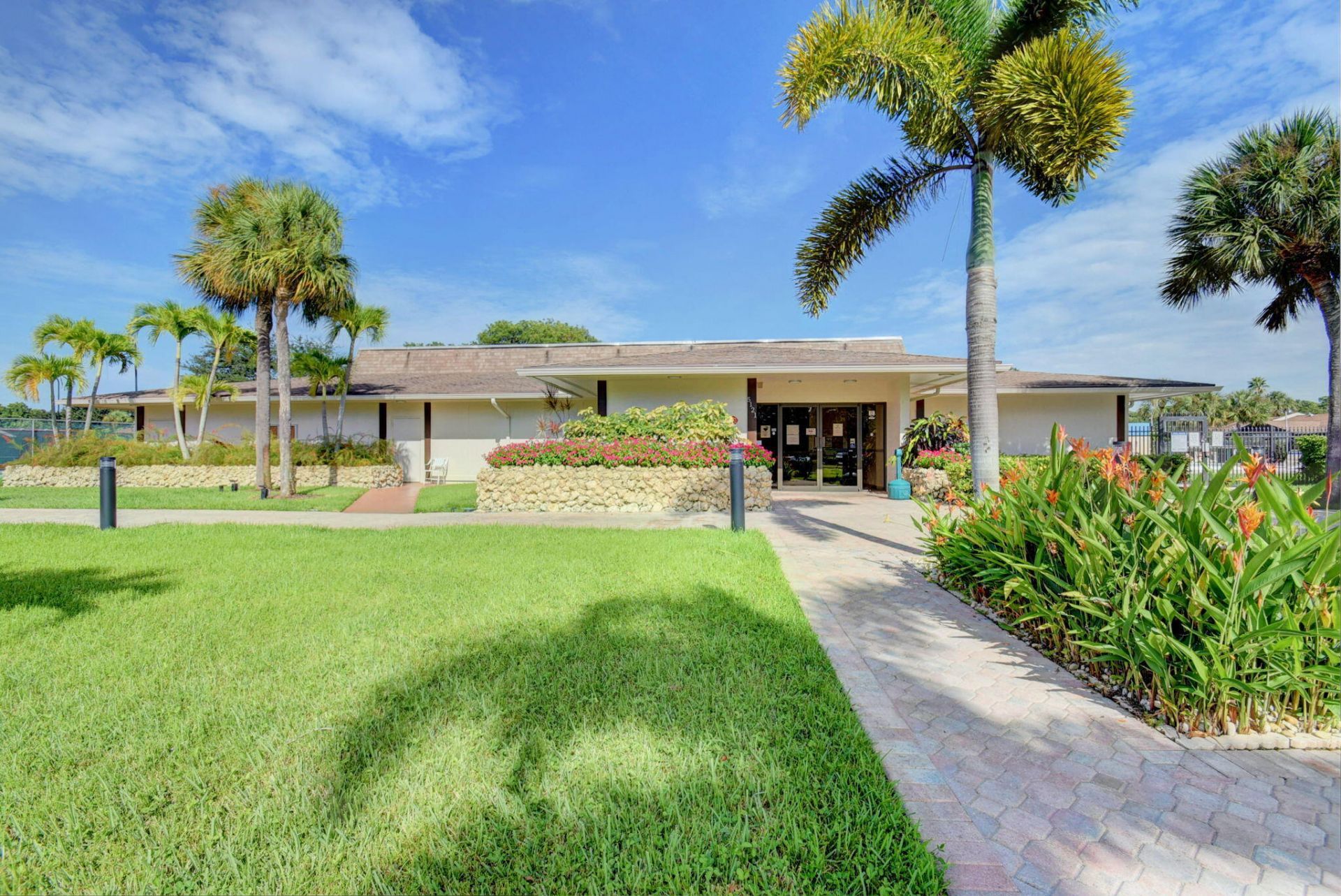5340 Las Verdes Circle, Unit 307, Delray Beach, FL 33484 Photo