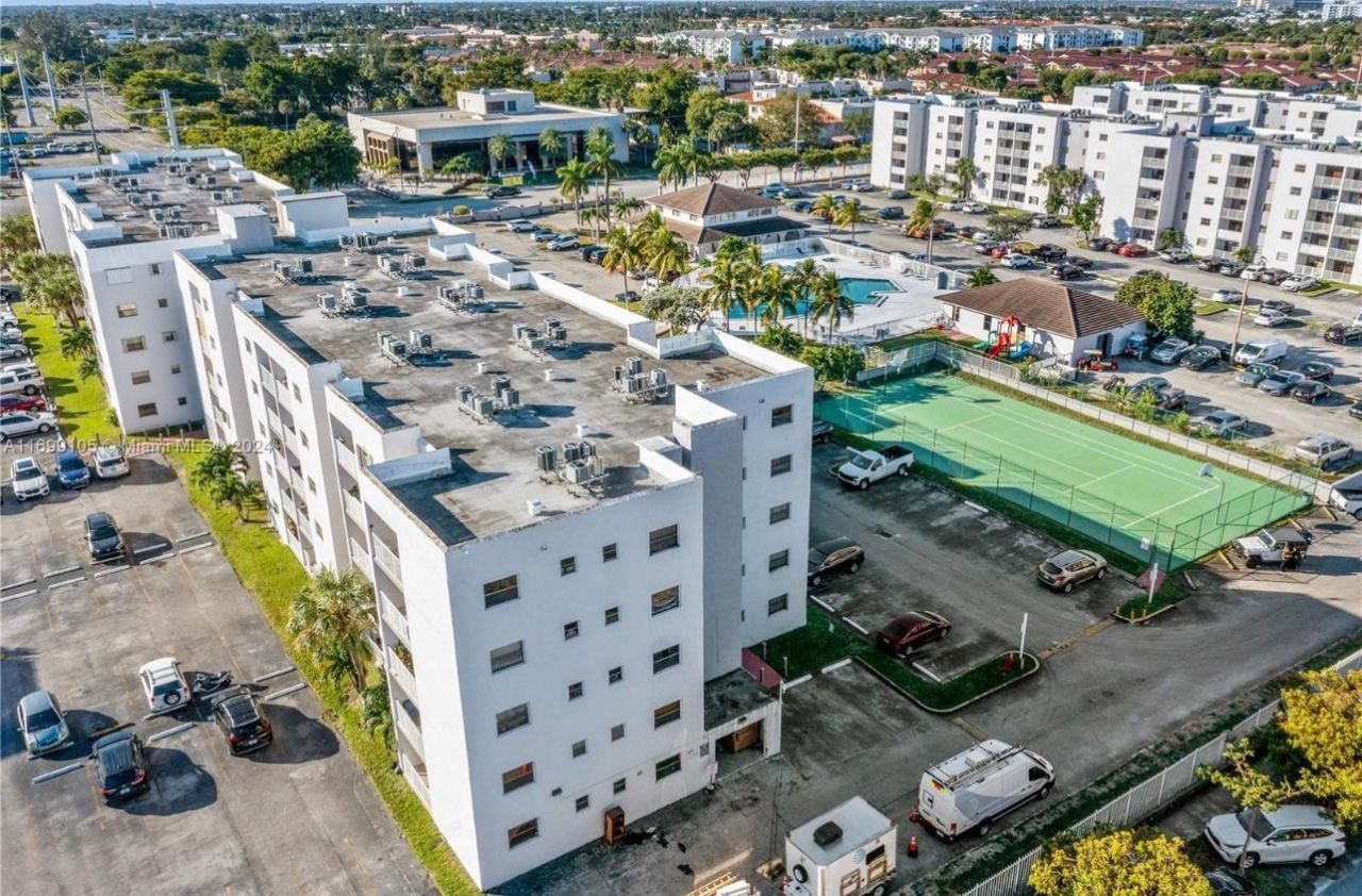 8145 NW 7th Street, Unit 208, Miami, FL 33126 Photo