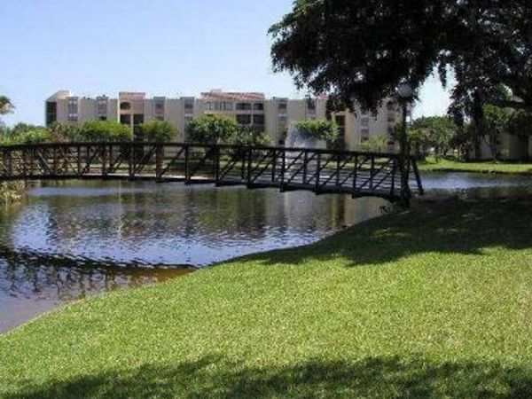 825 Egret Circle, Unit 206, Delray Beach, FL 33444