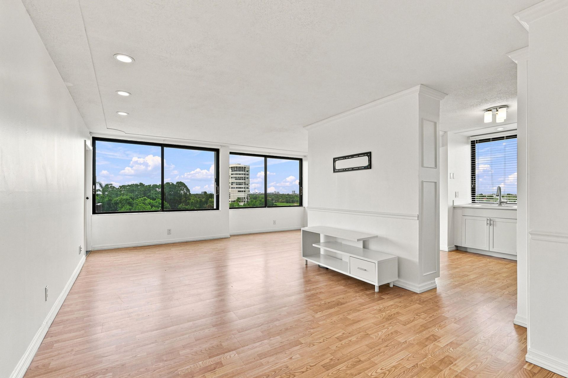 1500 Presidential Way, Unit 704, West Palm Beach, FL 33401 Photo