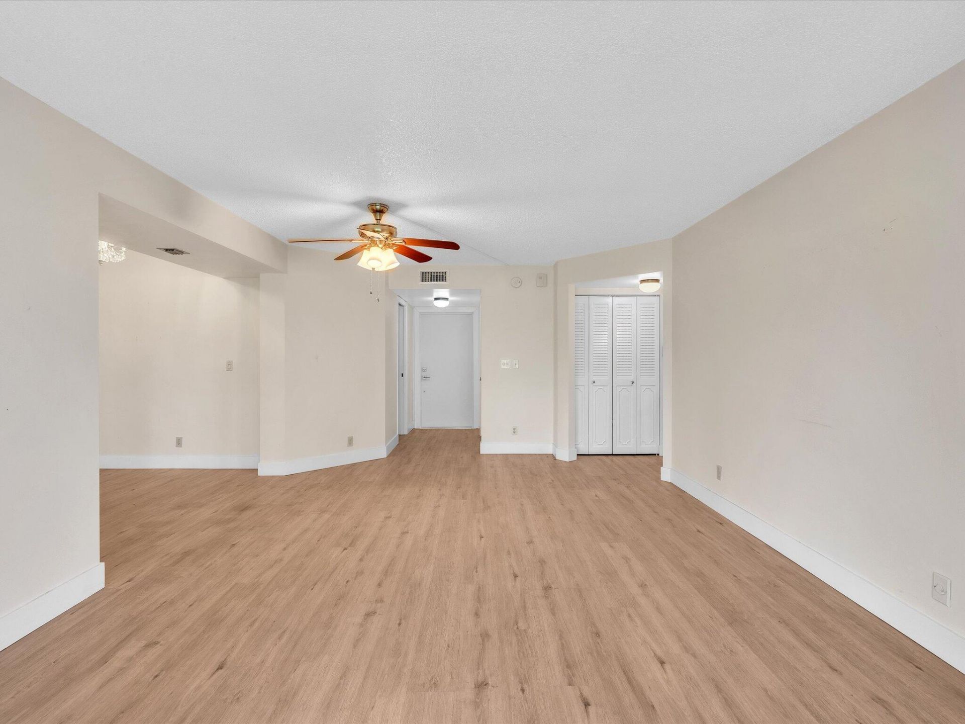 3959 Via Poinciana, Unit 104, Lake Worth, FL 33467 Photo