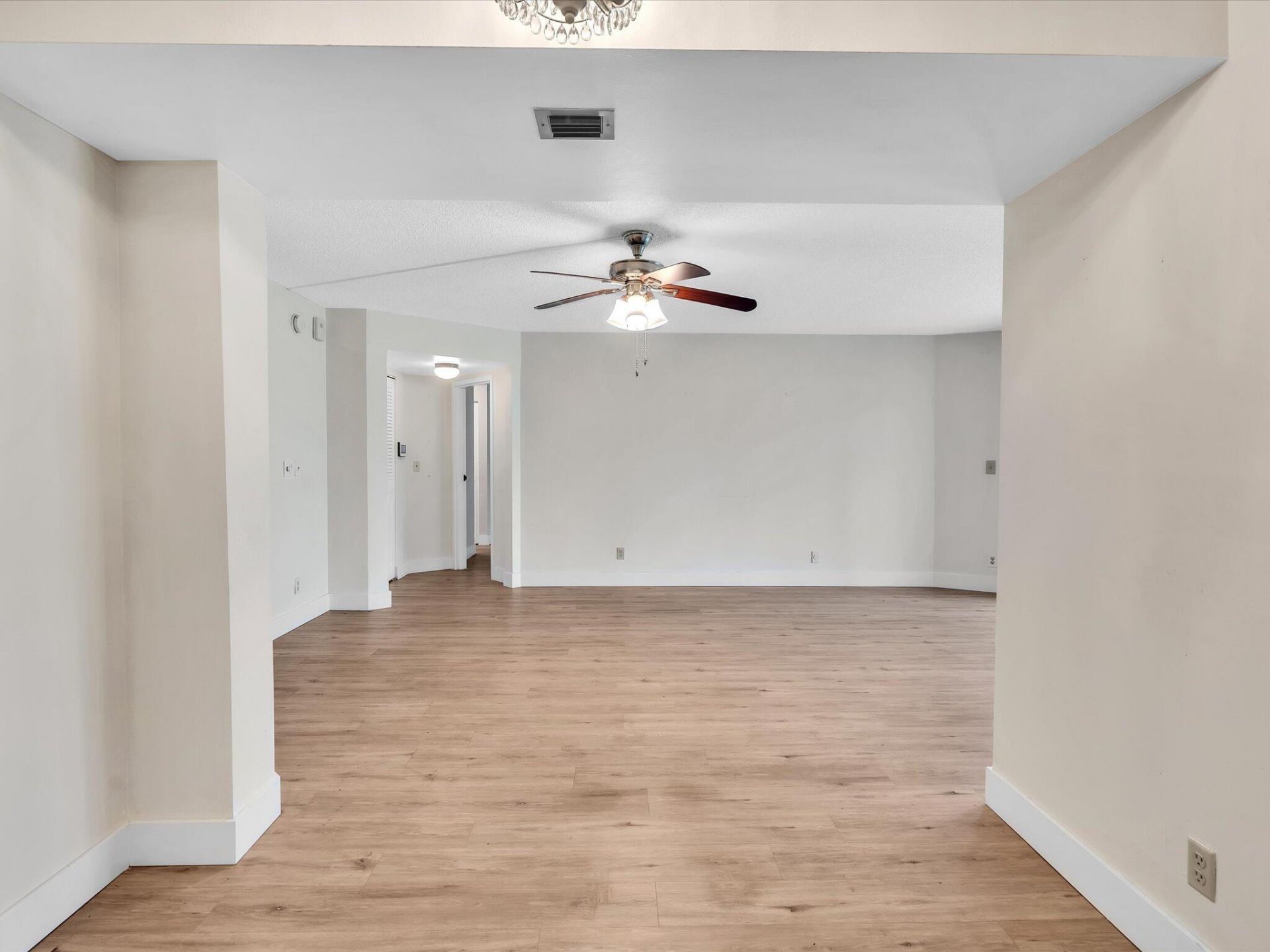 3959 Via Poinciana, Unit 104, Lake Worth, FL 33467 Photo