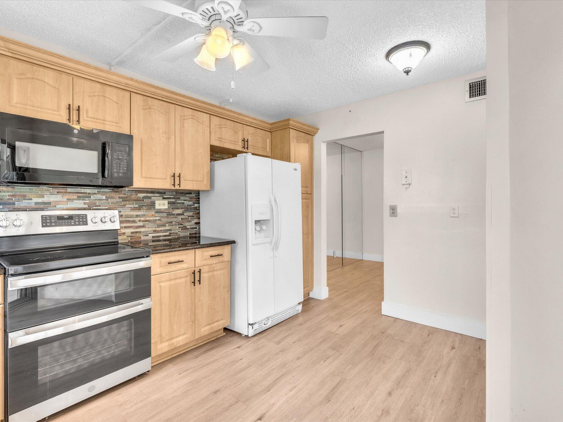 3959 Via Poinciana, Unit 104, Lake Worth, FL 33467 Photo