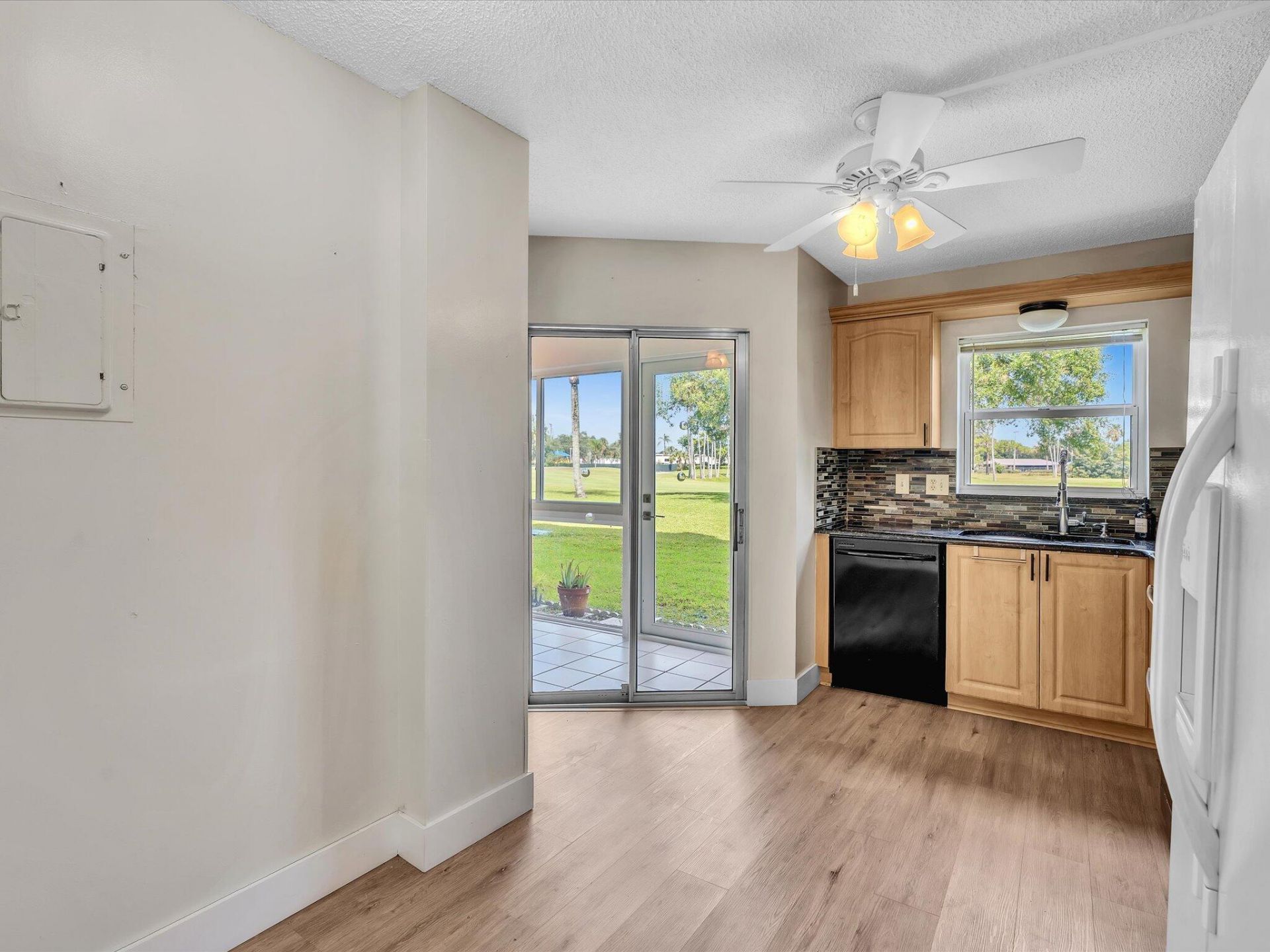 3959 Via Poinciana, Unit 104, Lake Worth, FL 33467 Photo