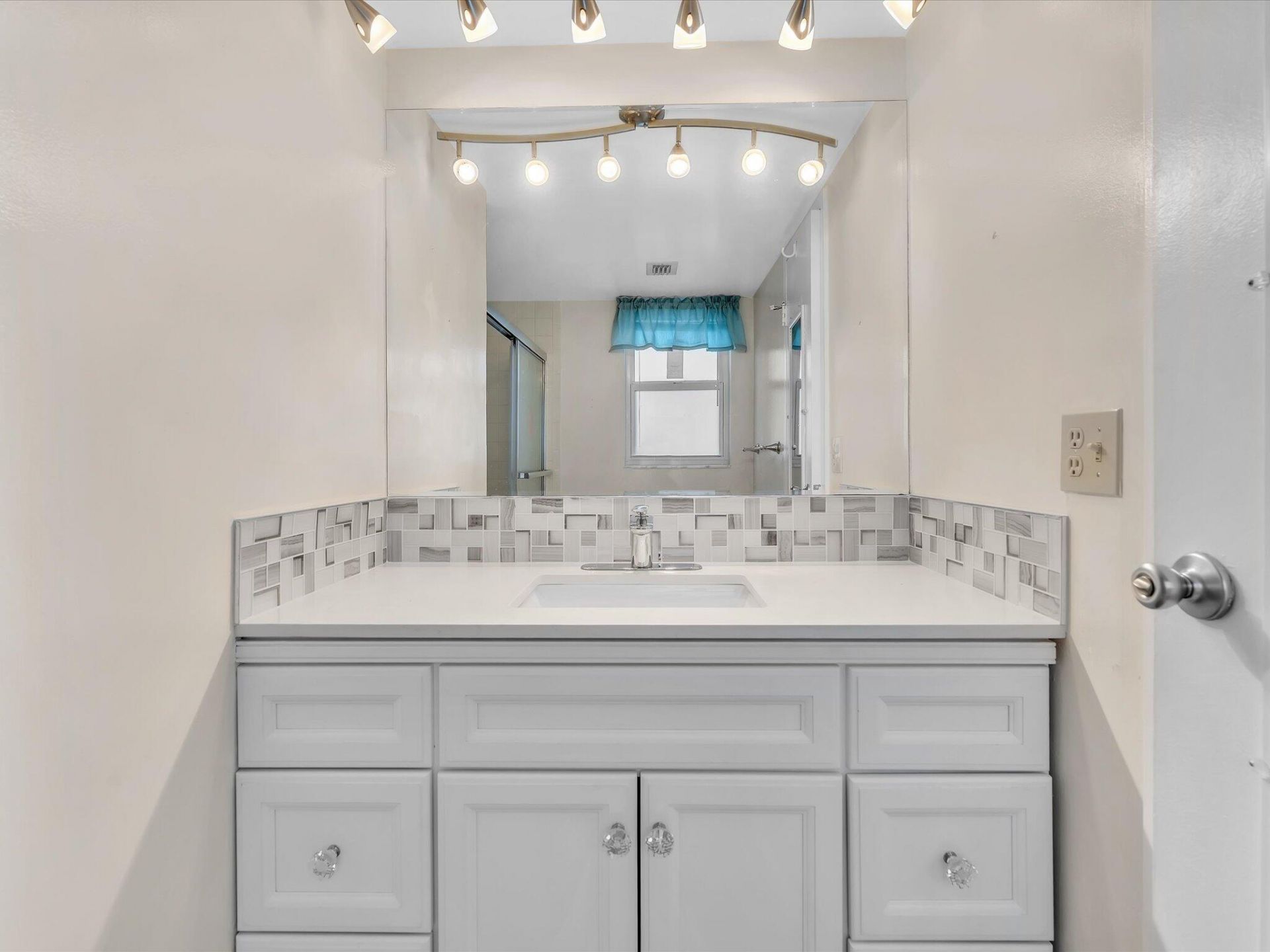 3959 Via Poinciana, Unit 104, Lake Worth, FL 33467 Photo
