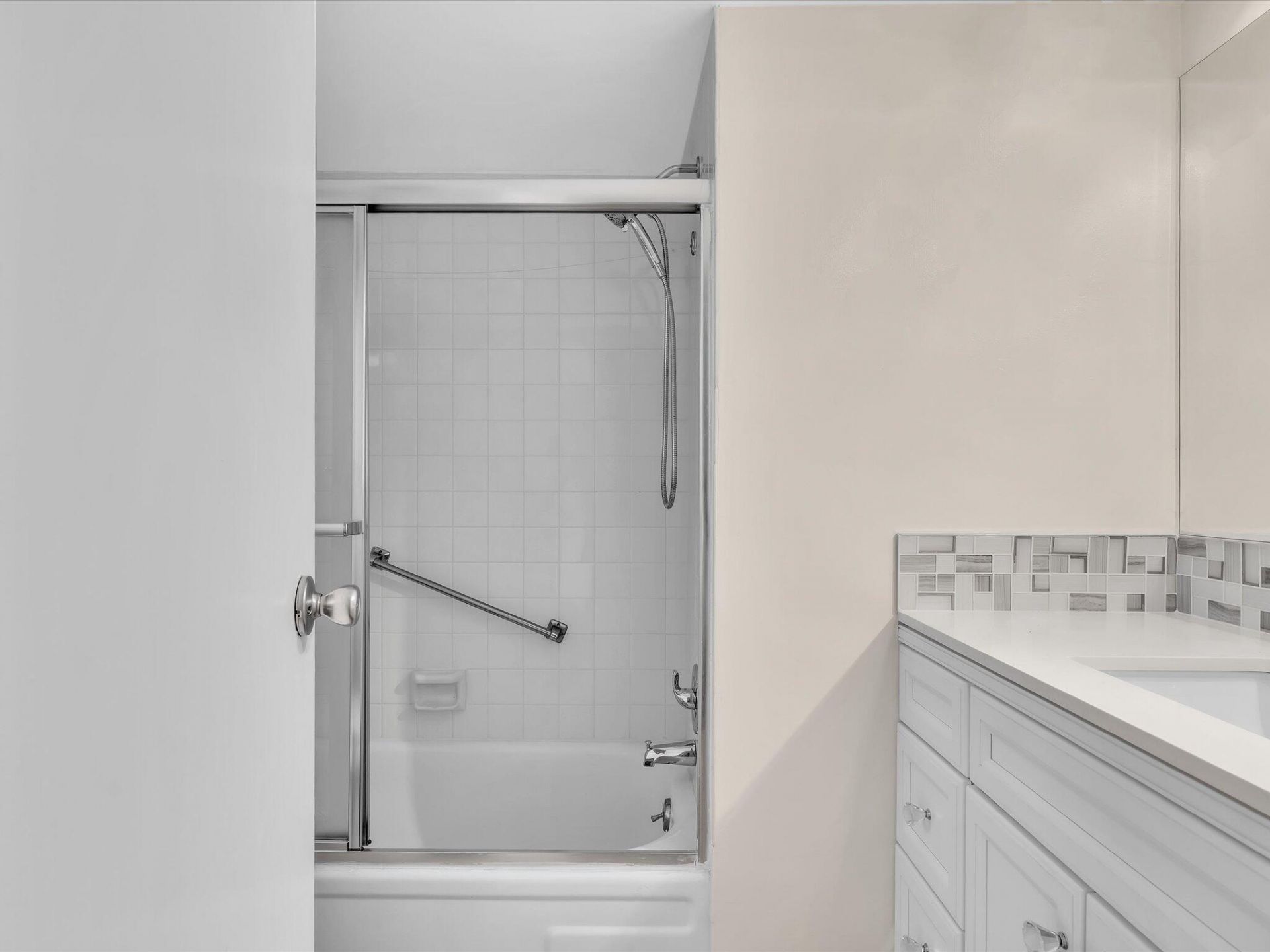 3959 Via Poinciana, Unit 104, Lake Worth, FL 33467 Photo