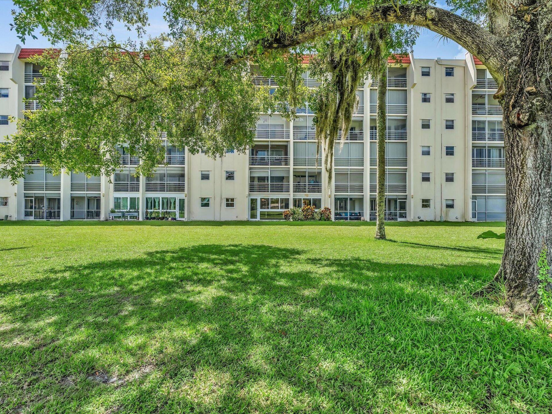 3959 Via Poinciana, Unit 104, Lake Worth, FL 33467 Photo