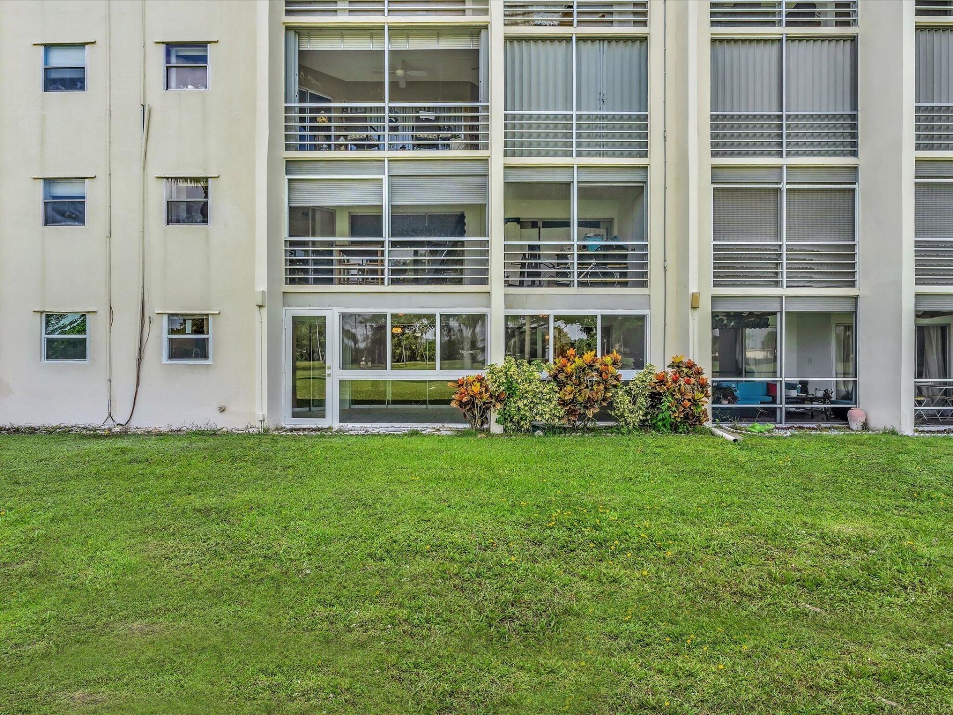3959 Via Poinciana, Unit 104, Lake Worth, FL 33467 Photo