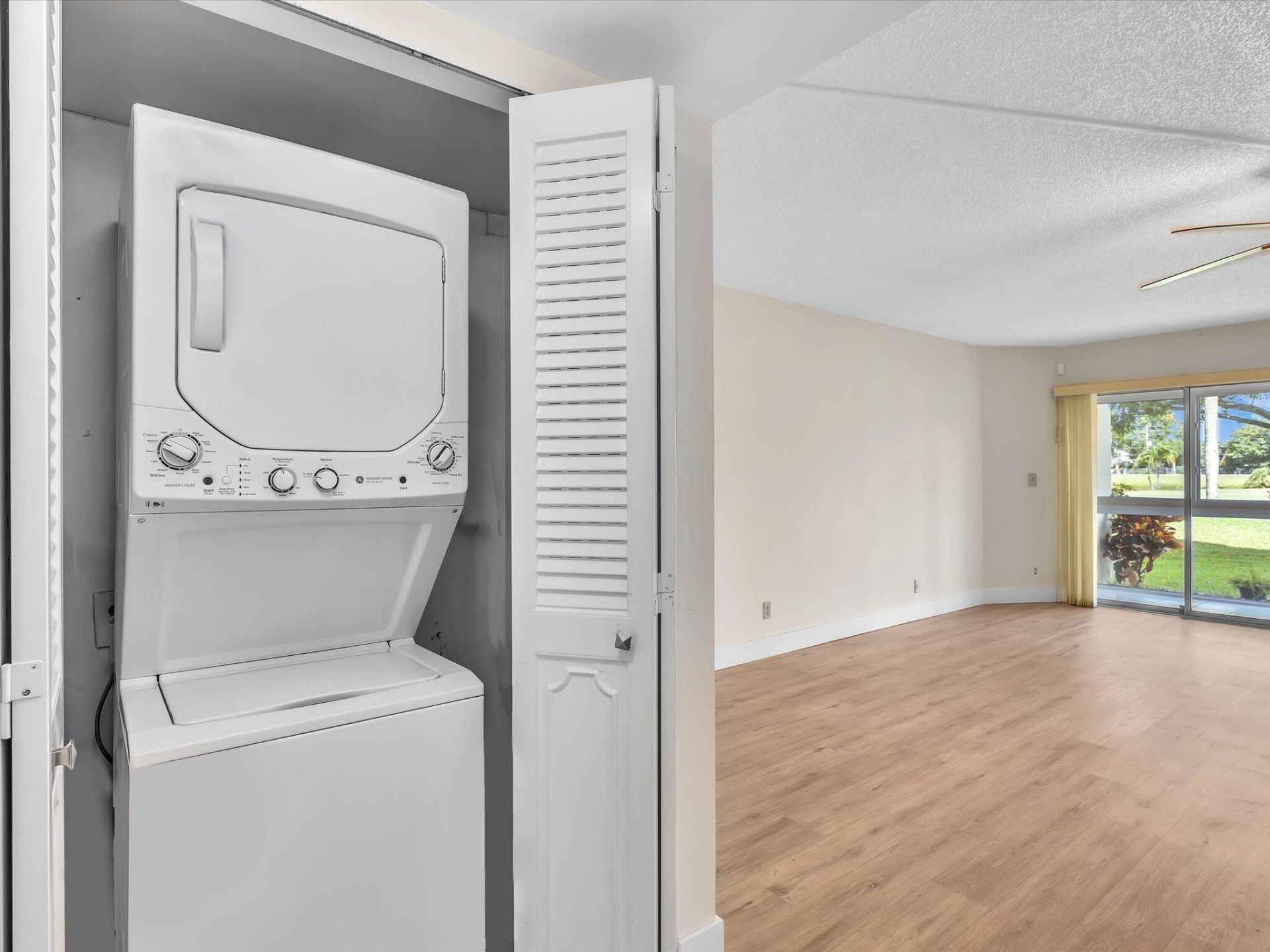 3959 Via Poinciana, Unit 104, Lake Worth, FL 33467 Photo