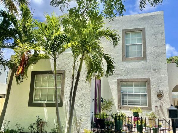 953 39th Court, West Palm Beach, FL 33407