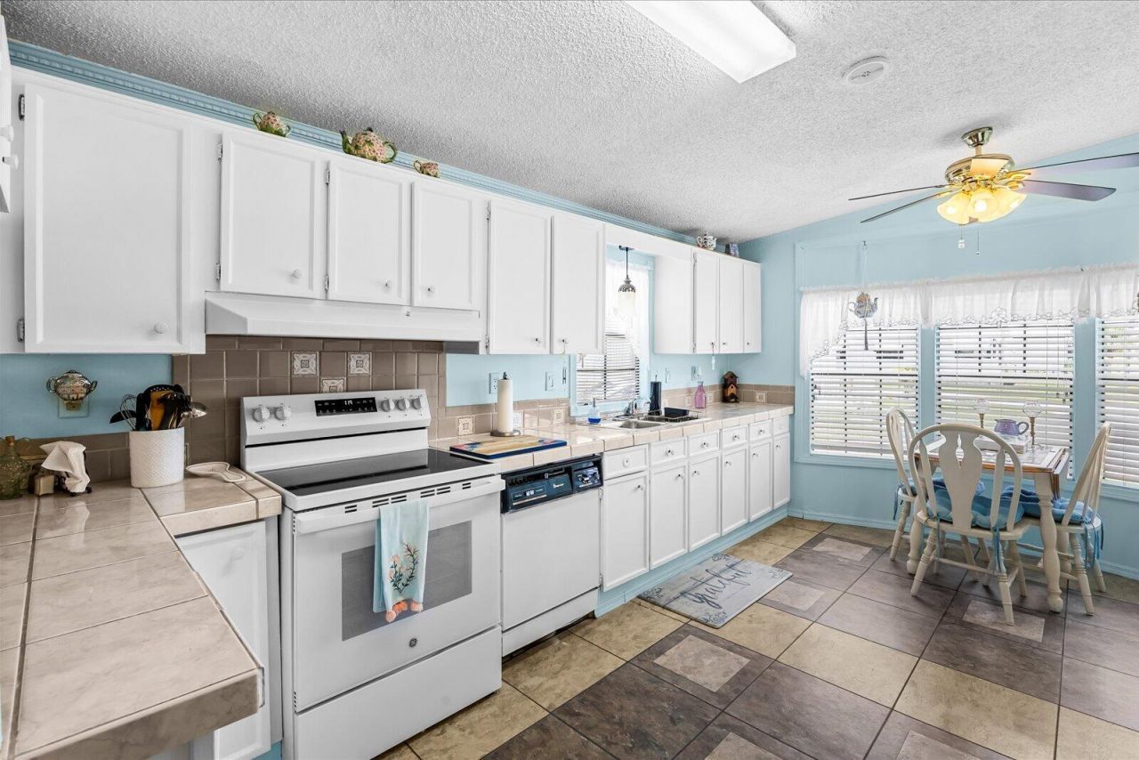202 Sandy Bottom Place, Unit A-09, Fort Pierce, FL 34982 Photo