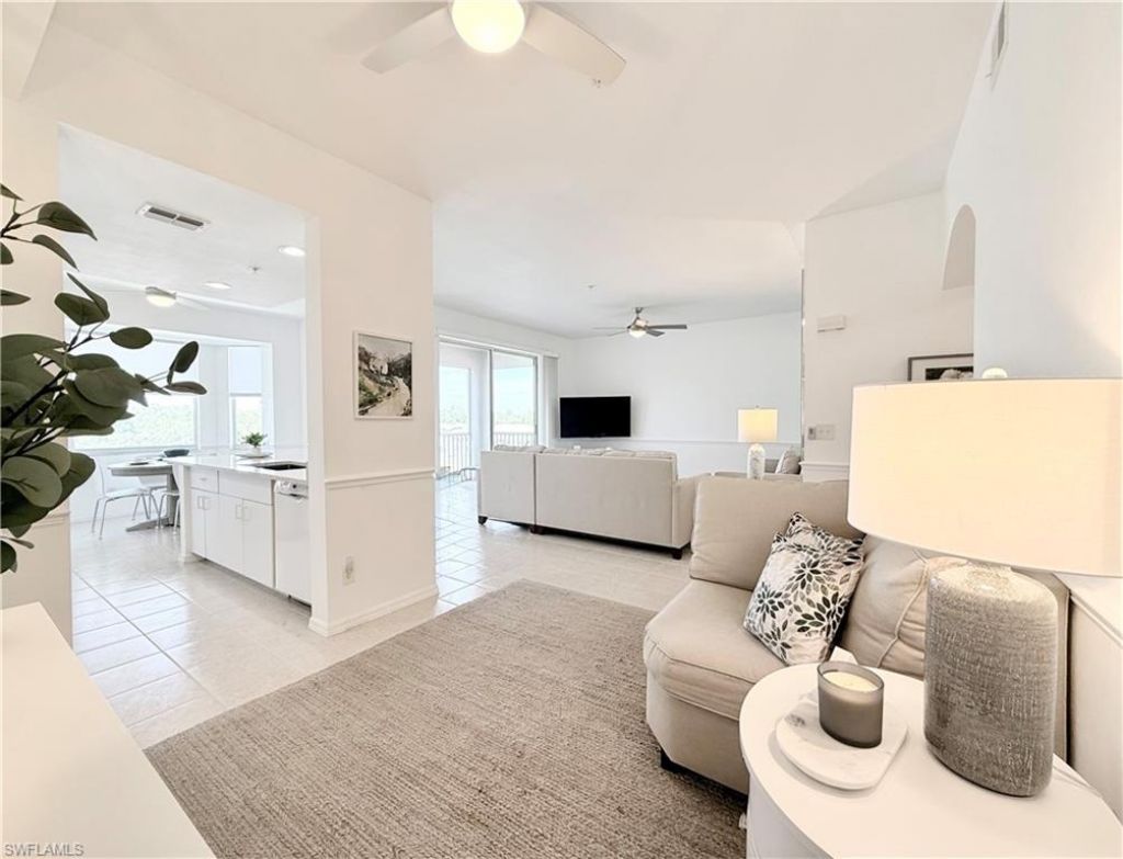 8555 Naples Heritage Dr, Unit 246, Naples, FL 34112 Photo