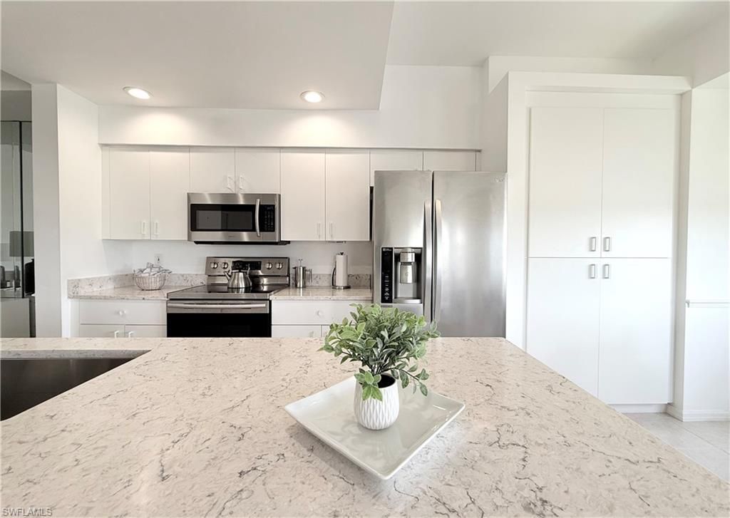 8555 Naples Heritage Dr, Unit 246, Naples, FL 34112 Photo