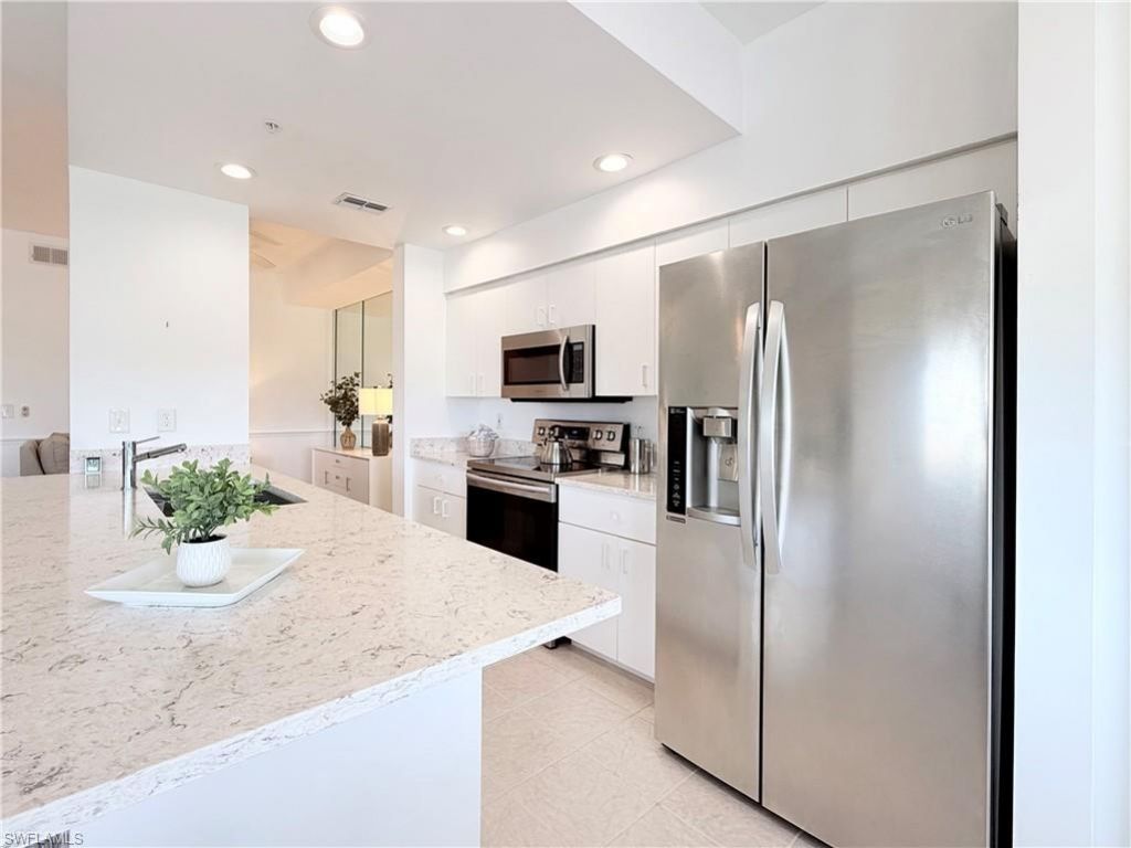8555 Naples Heritage Dr, Unit 246, Naples, FL 34112 Photo