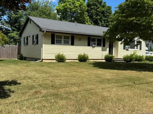 63 Hueg Place , Pine Bush, NY 12566