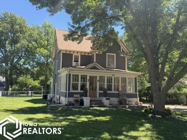 105 5th Street S, Humboldt, IA 50548