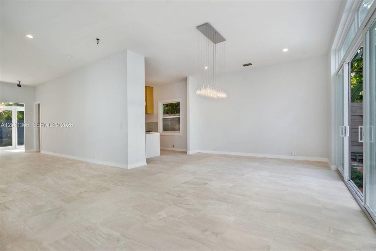 4051 Ensenada Avenue, Miami, FL 33133 Photo
