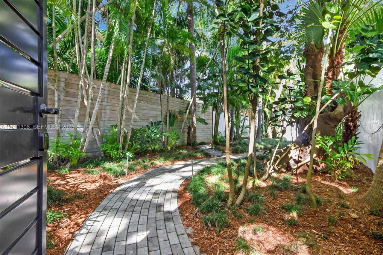 4051 Ensenada Avenue, Miami, FL 33133 Photo
