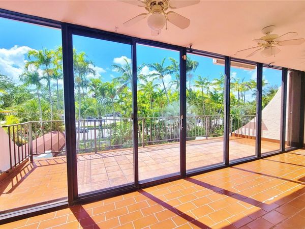77 Crandon Blvd, Unit 2B, Key Biscayne, FL 33149