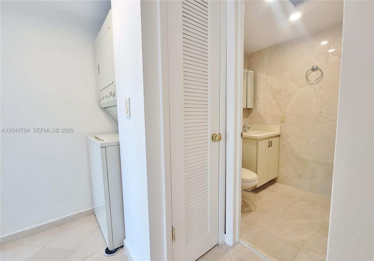77 Crandon Blvd, Unit 2B, Key Biscayne, FL 33149 Photo