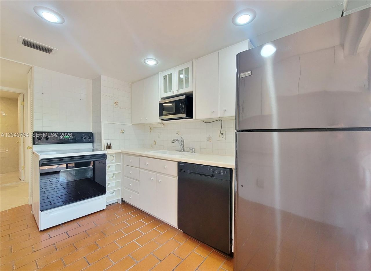 77 Crandon Blvd, Unit 2B, Key Biscayne, FL 33149 Photo