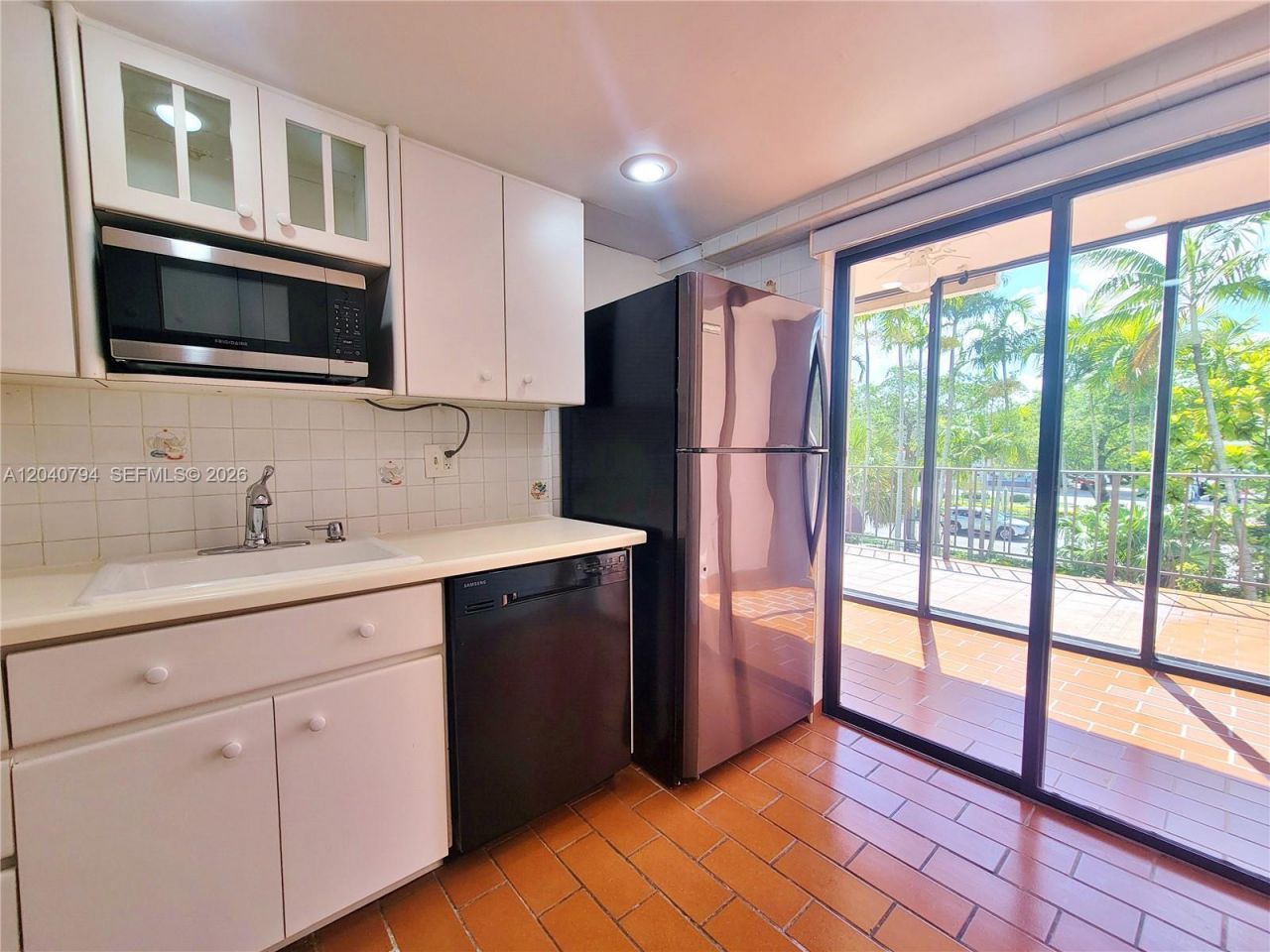 77 Crandon Blvd, Unit 2B, Key Biscayne, FL 33149 Photo