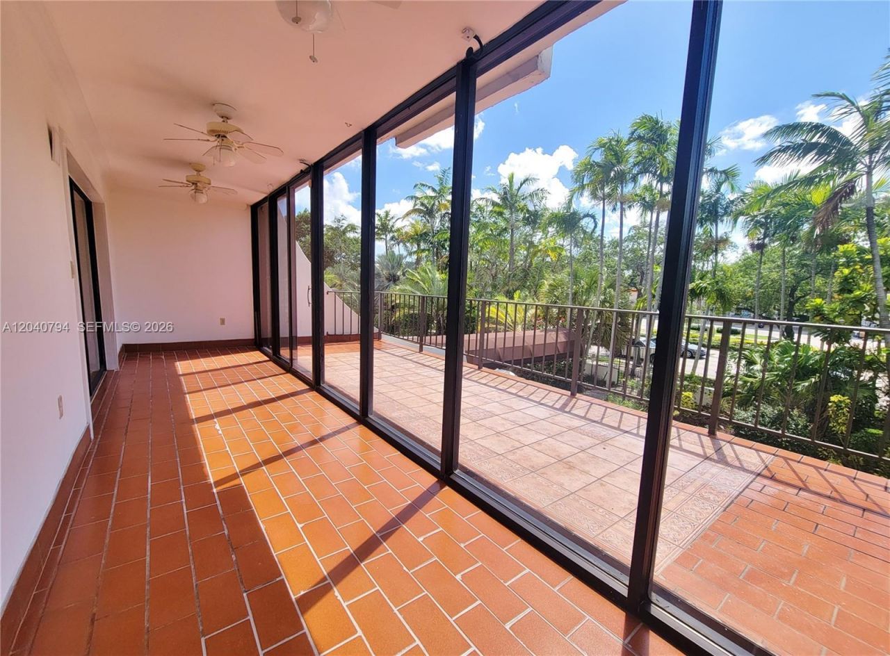 77 Crandon Blvd, Unit 2B, Key Biscayne, FL 33149 Photo