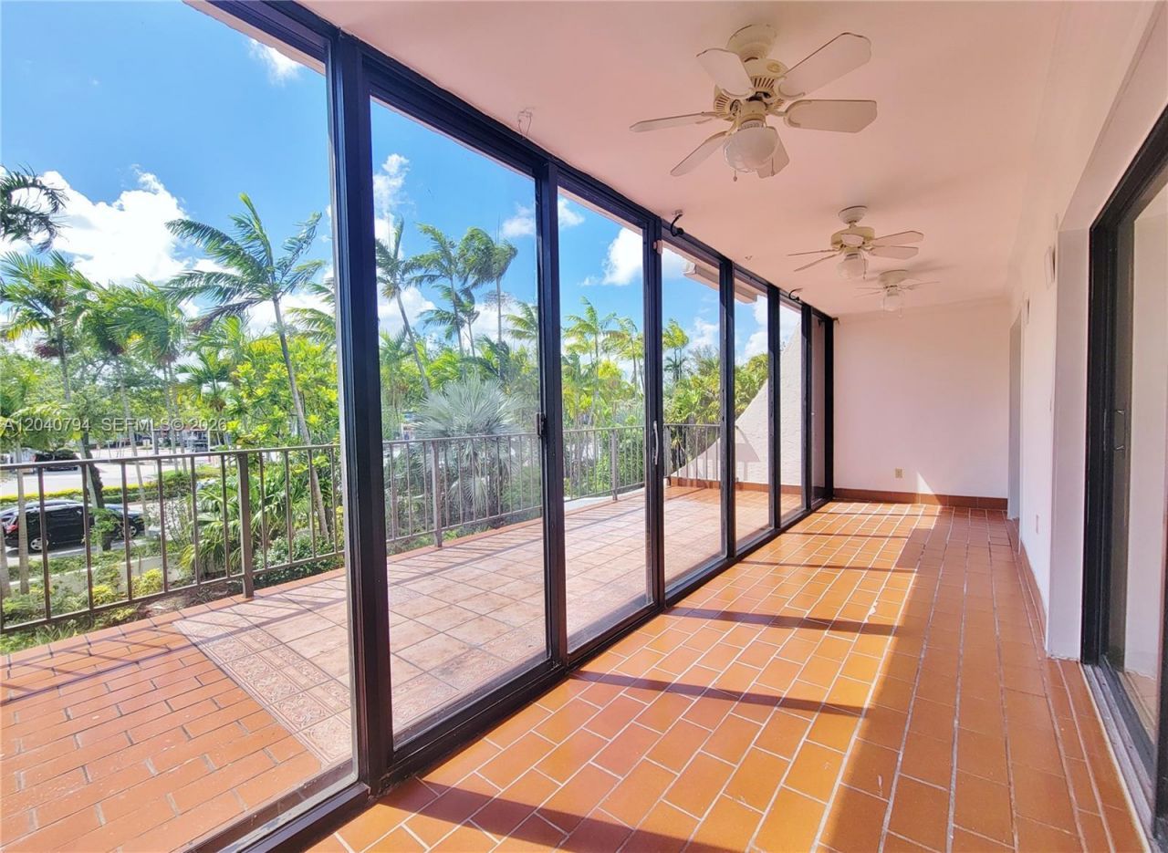 77 Crandon Blvd, Unit 2B, Key Biscayne, FL 33149 Photo