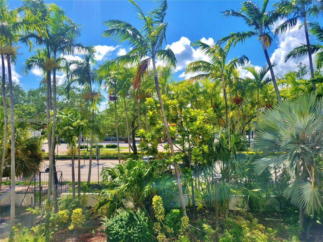 77 Crandon Blvd, Unit 2B, Key Biscayne, FL 33149 Photo