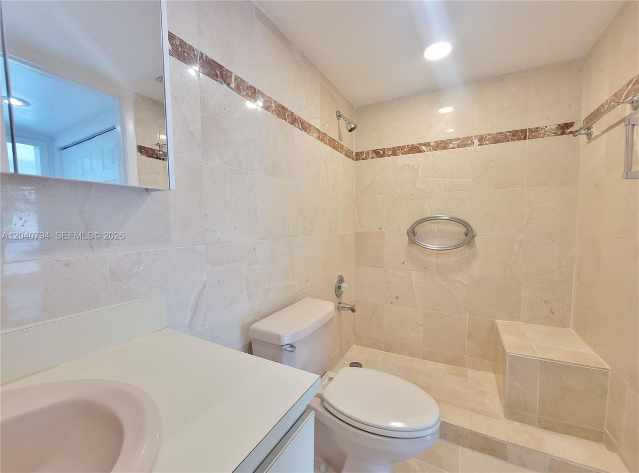 77 Crandon Blvd, Unit 2B, Key Biscayne, FL 33149 Photo