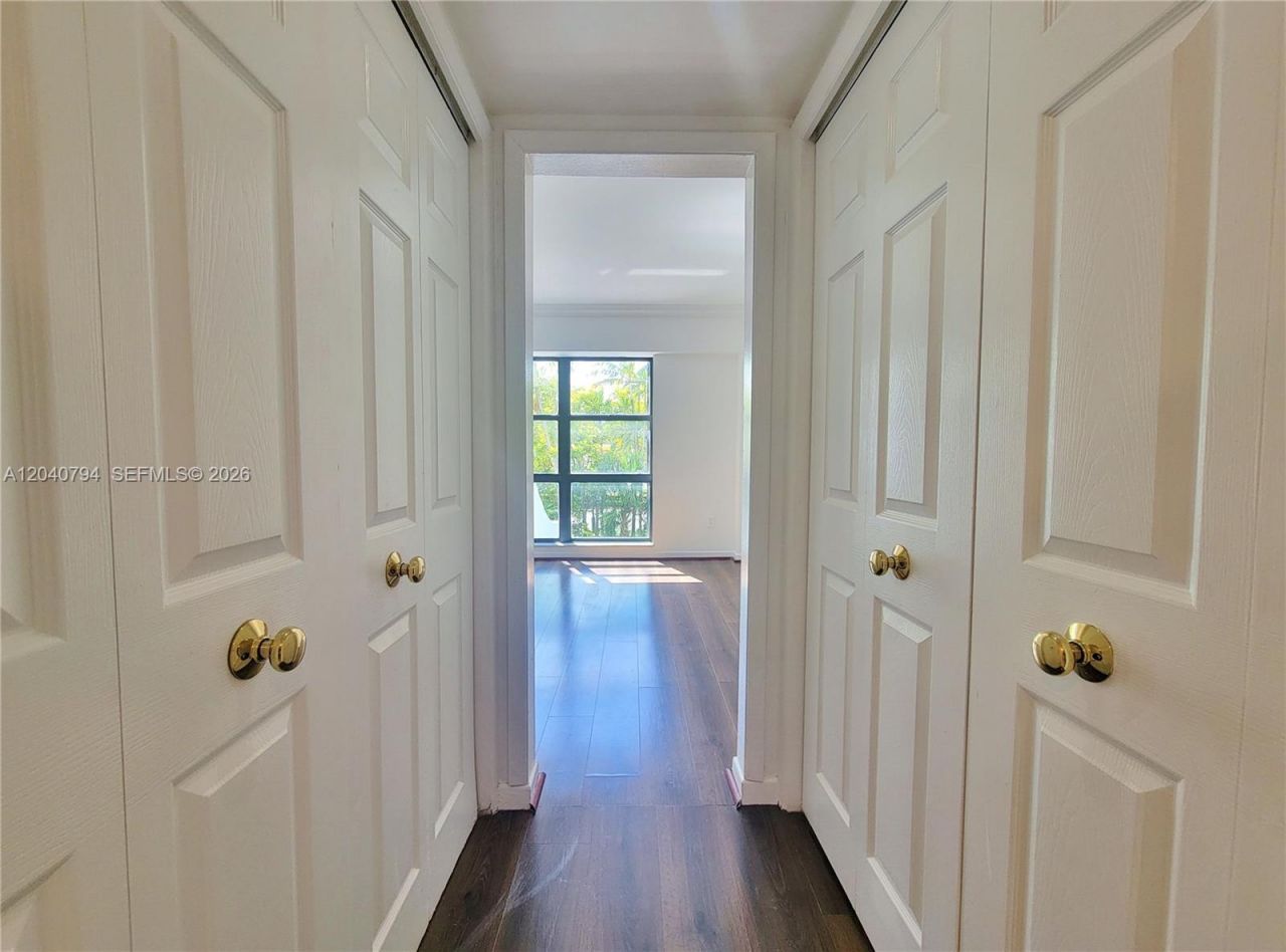 77 Crandon Blvd, Unit 2B, Key Biscayne, FL 33149 Photo