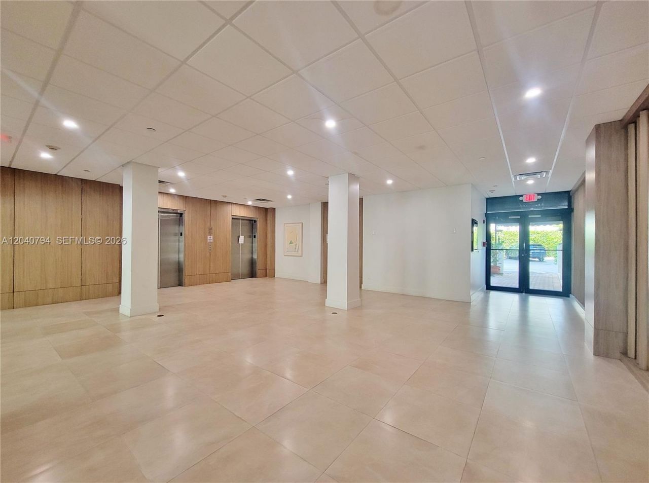 77 Crandon Blvd, Unit 2B, Key Biscayne, FL 33149 Photo