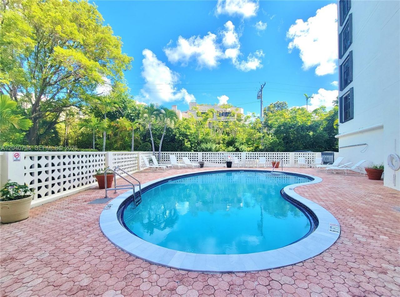 77 Crandon Blvd, Unit 2B, Key Biscayne, FL 33149 Photo