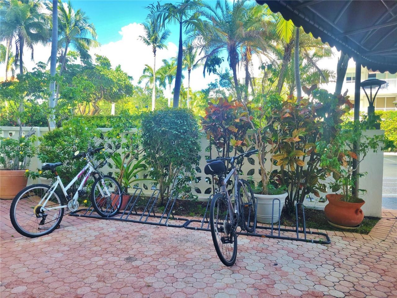 77 Crandon Blvd, Unit 2B, Key Biscayne, FL 33149 Photo