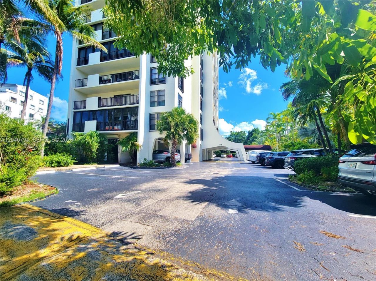 77 Crandon Blvd, Unit 2B, Key Biscayne, FL 33149 Photo