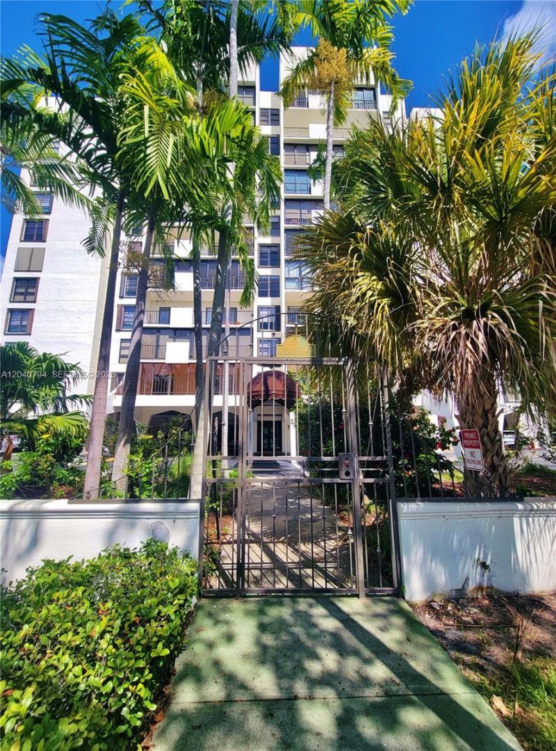 77 Crandon Blvd, Unit 2B, Key Biscayne, FL 33149 Photo