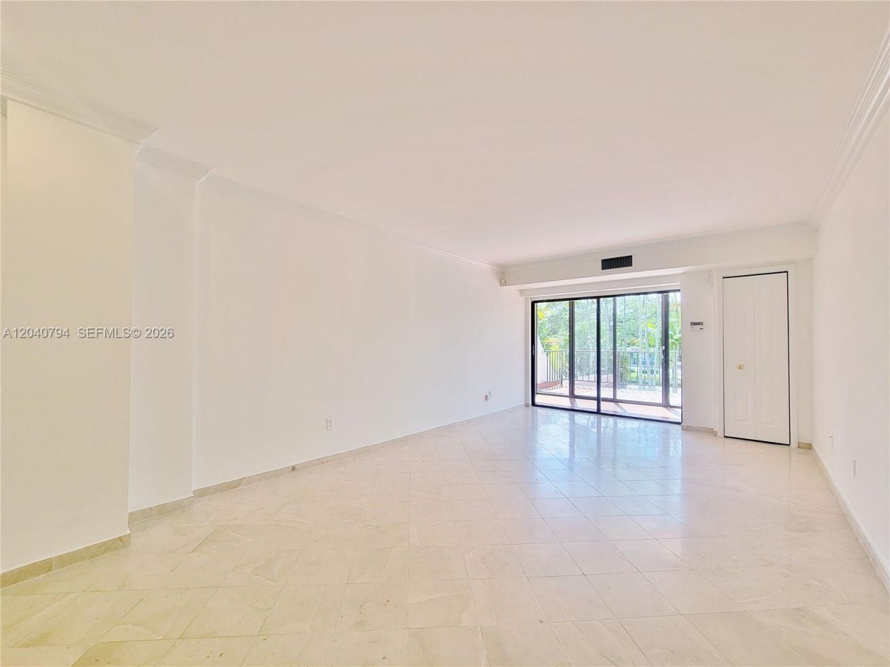 77 Crandon Blvd, Unit 2B, Key Biscayne, FL 33149 Photo
