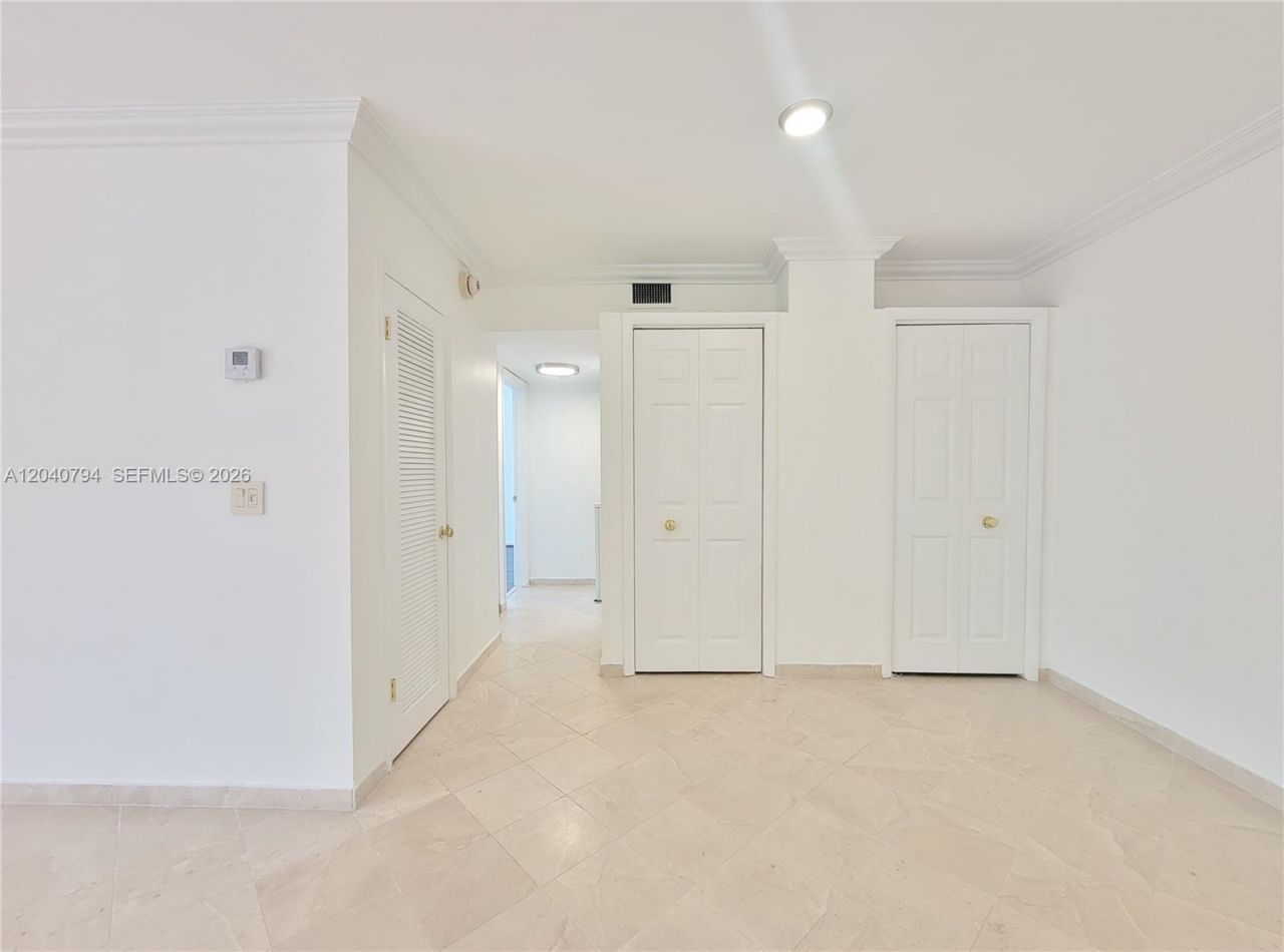 77 Crandon Blvd, Unit 2B, Key Biscayne, FL 33149 Photo