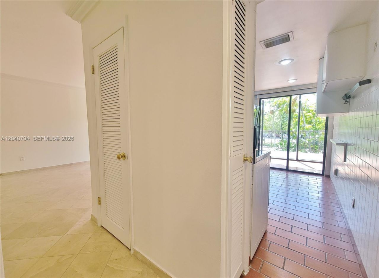 77 Crandon Blvd, Unit 2B, Key Biscayne, FL 33149 Photo