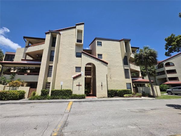 8800 SW 123rd Ct, Unit J105, Miami, FL 33186