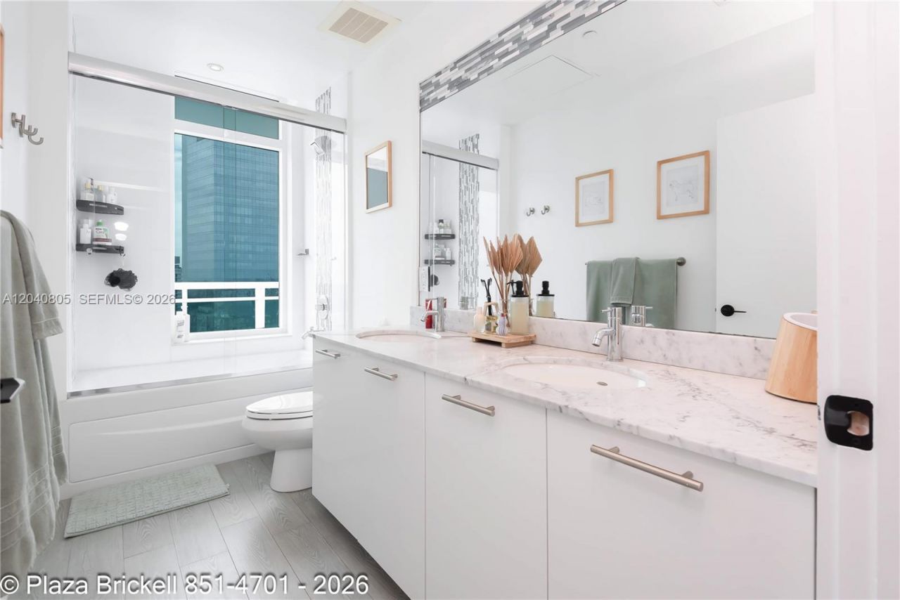 950 Brickell Bay Dr , Unit 4701, Miami, FL 33131 Photo