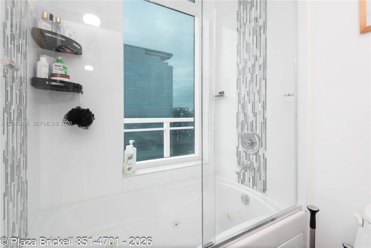 950 Brickell Bay Dr , Unit 4701, Miami, FL 33131 Photo