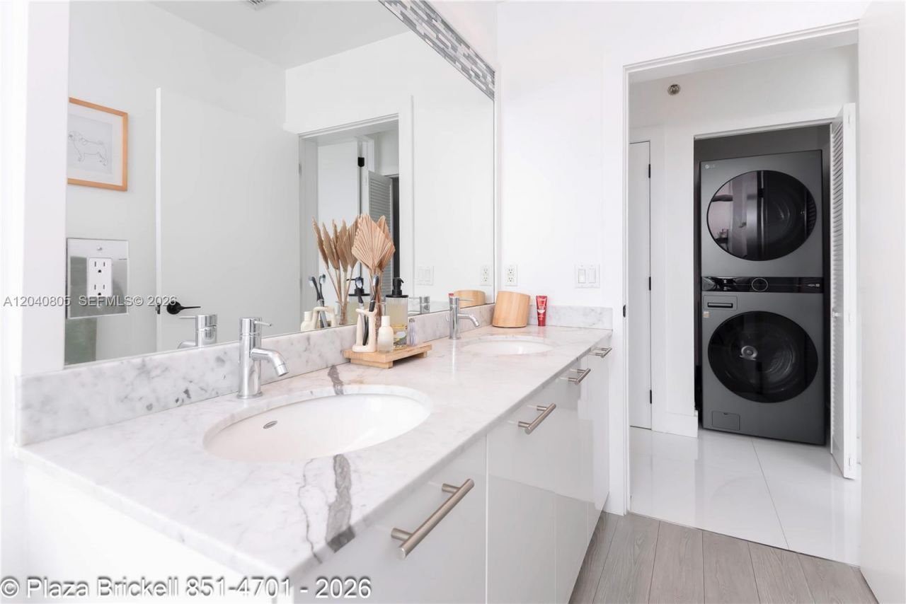 950 Brickell Bay Dr , Unit 4701, Miami, FL 33131 Photo