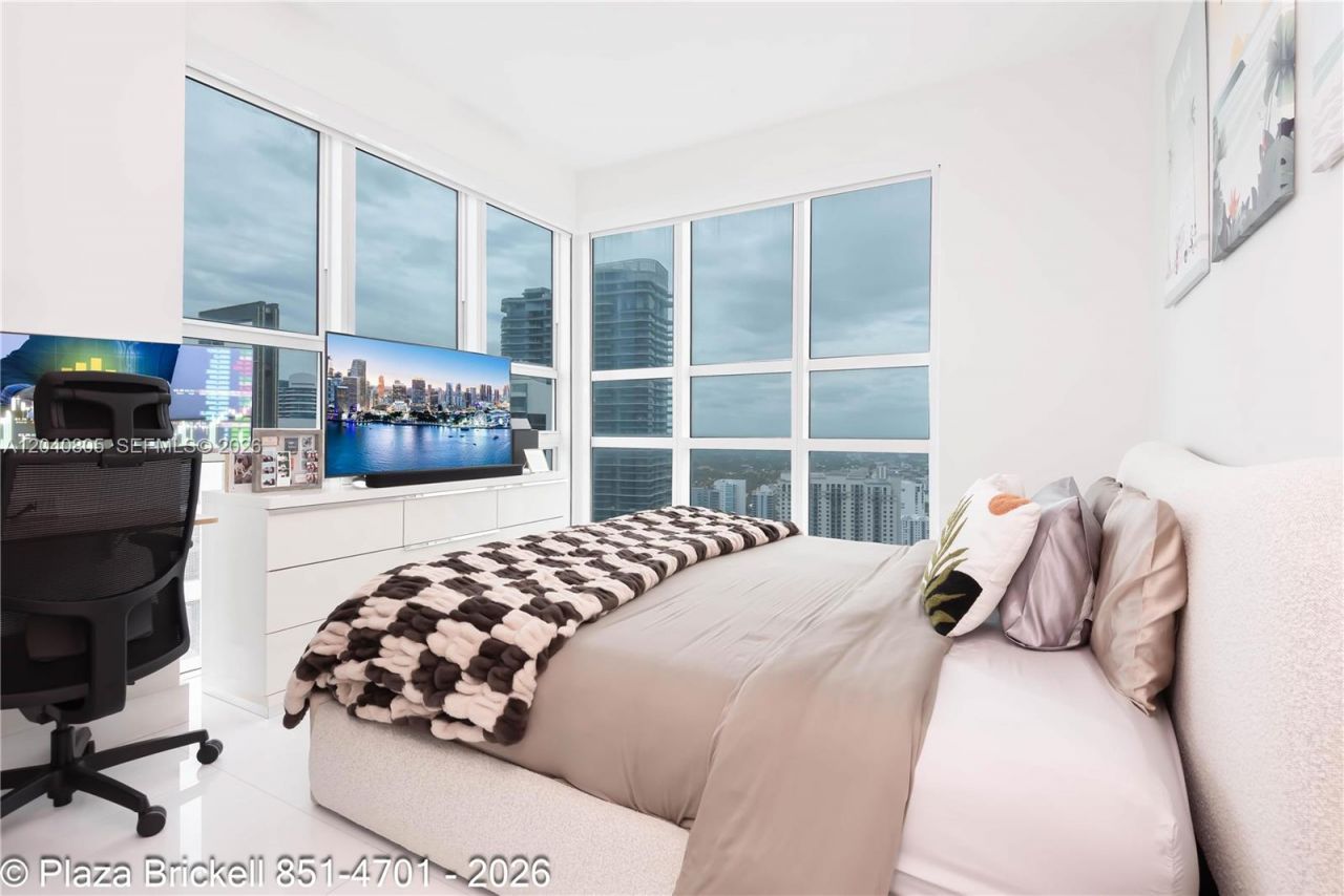 950 Brickell Bay Dr , Unit 4701, Miami, FL 33131 Photo
