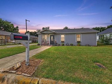 4956 Dunbar Street, Fort Worth, TX 76105